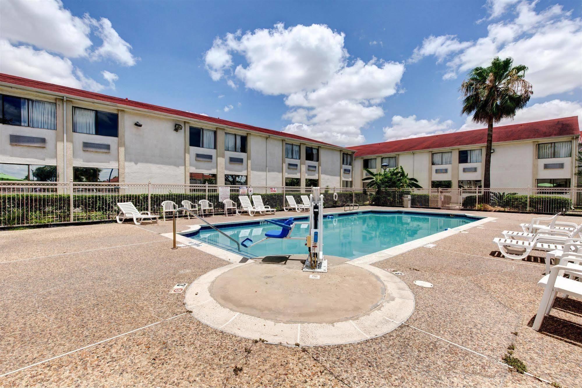 Executive Inn & Suites South Houston Bagian luar foto